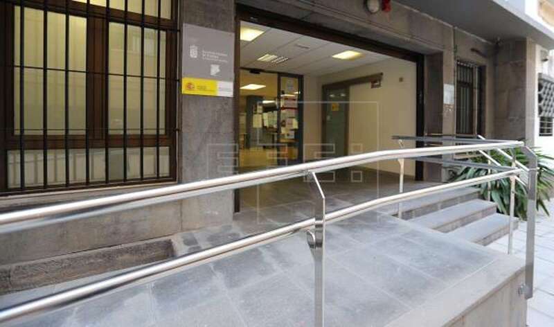 Una oficina de empleo en Las Palmas de Gran Canaria / EFE Elvira Urquijo A.